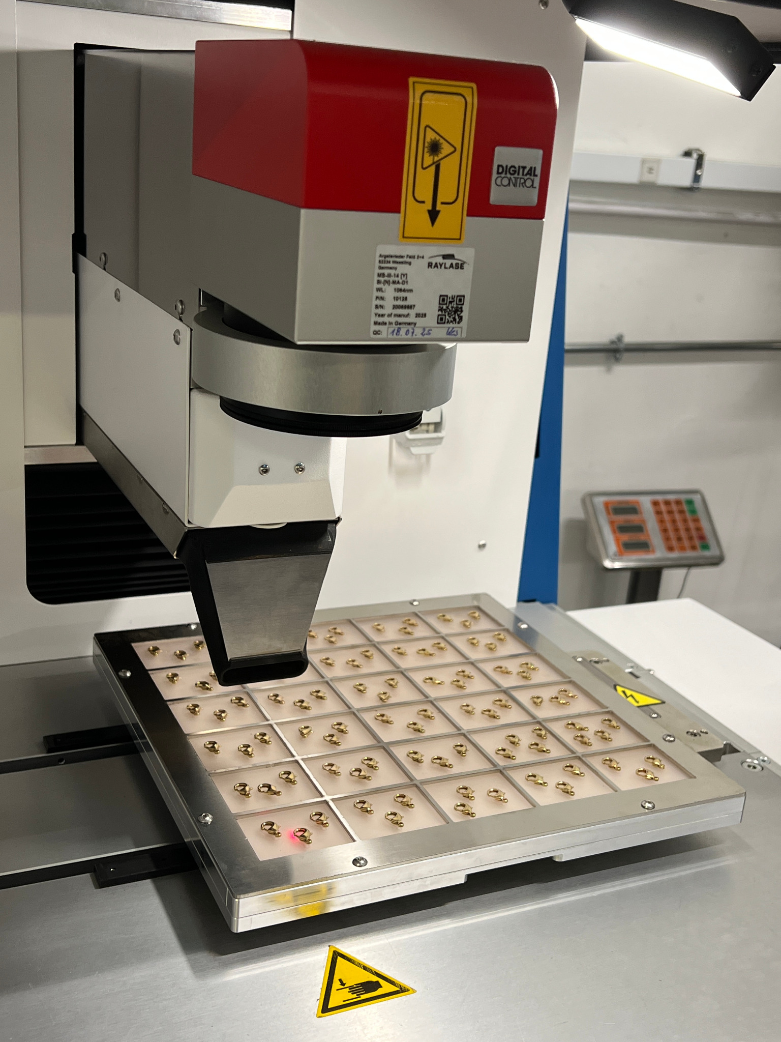 Incisioni laser su componenti metallici